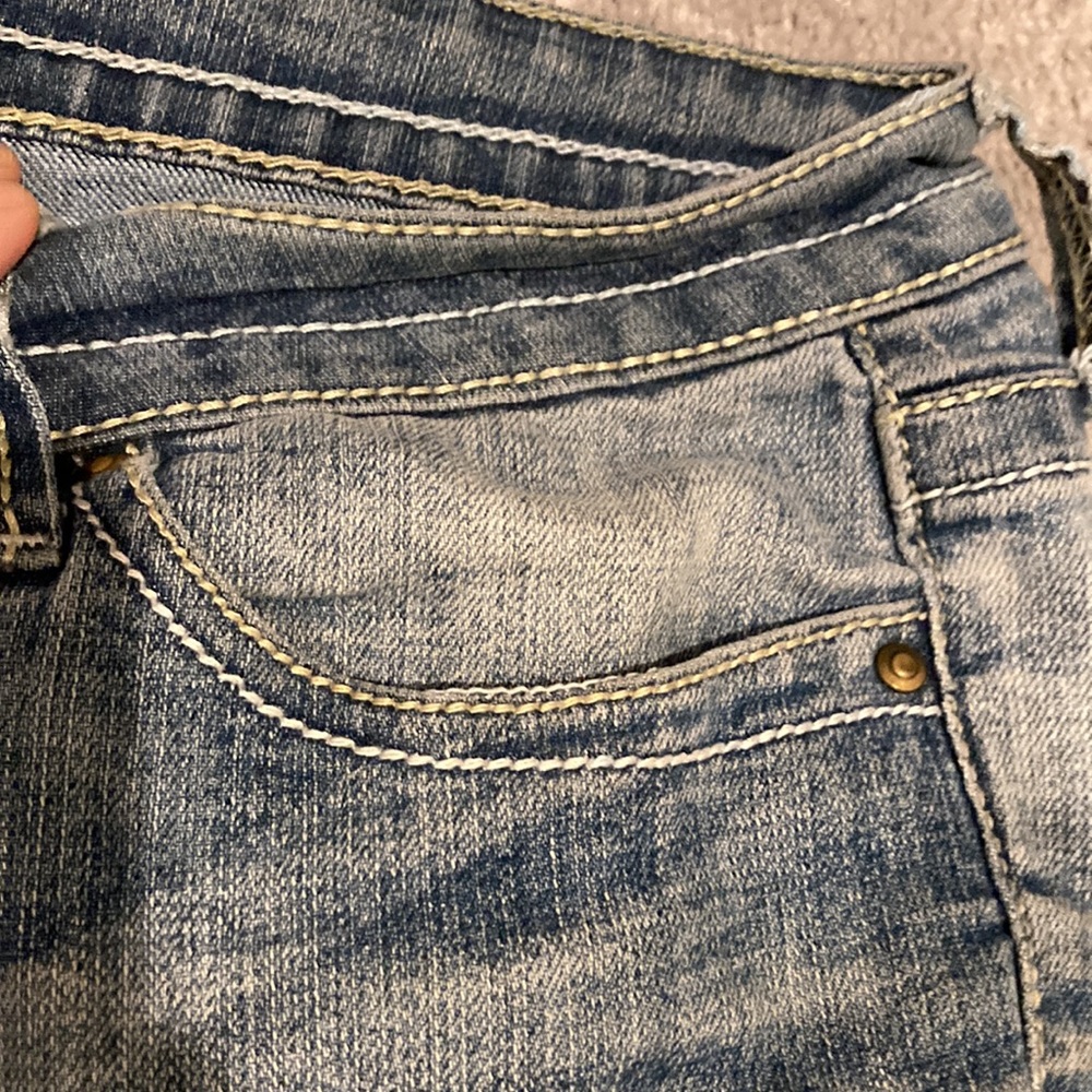 a.n.a - A NEW APPROACH Distressed Capri Jeans - Picture 7 of 10